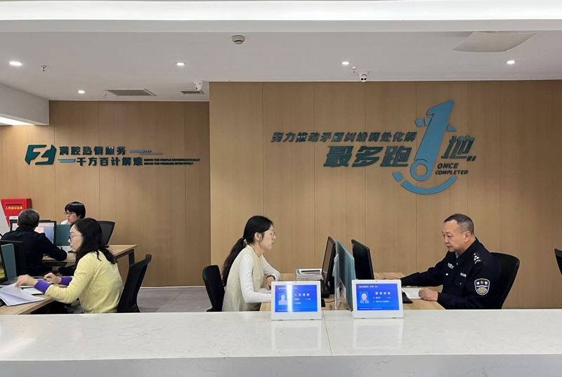 ”里“枫”景别样红冰球突破平台“浙(图3)